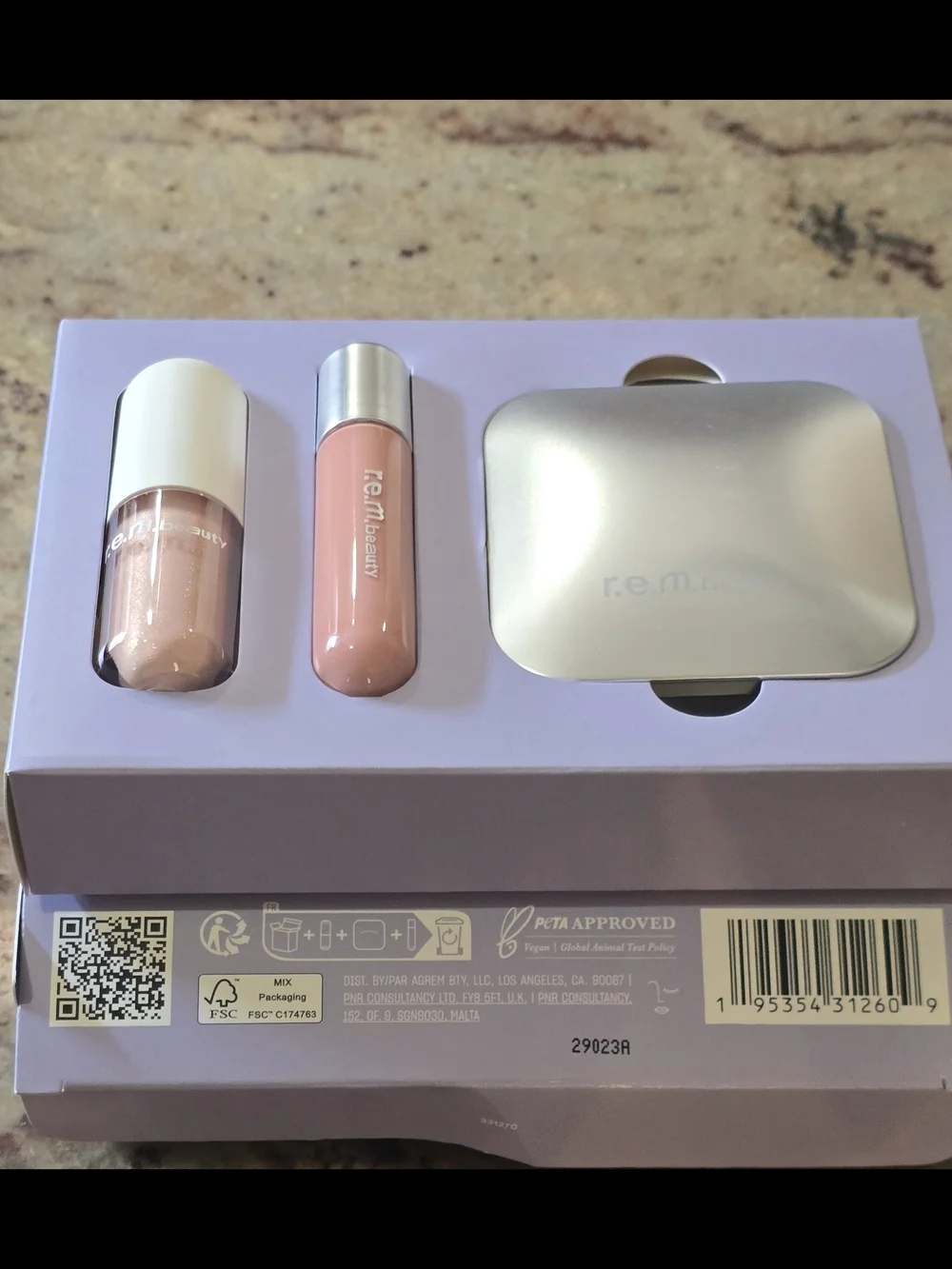 R. E. M Beauty Yours Truly 3 Piece Makeup set NIB ✨ FREE GIFT WITH ANY ORDER ✨